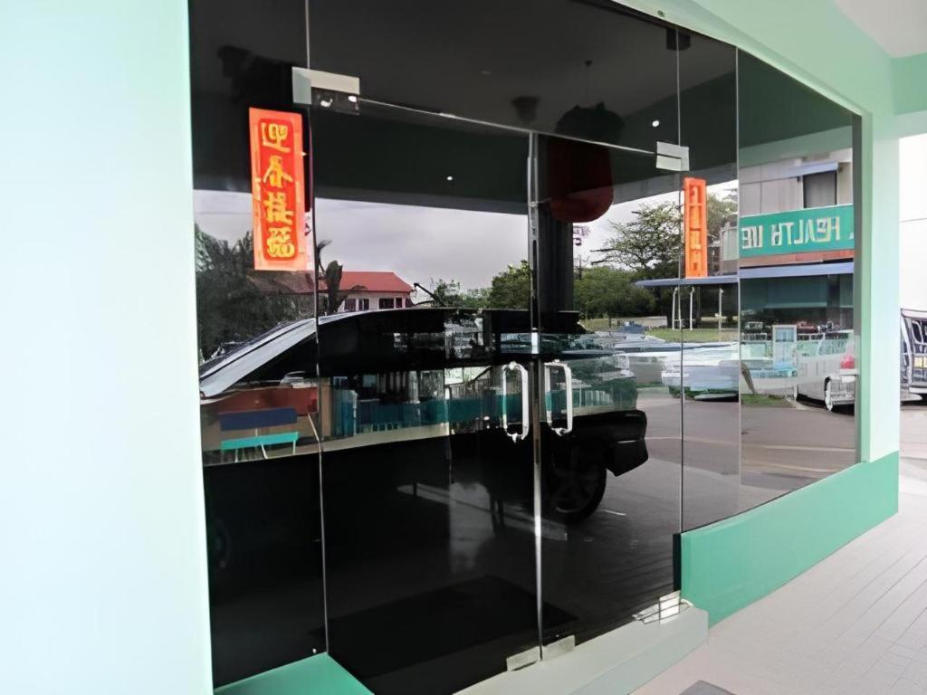 Hotel Hung Hung Kuching Exterior photo