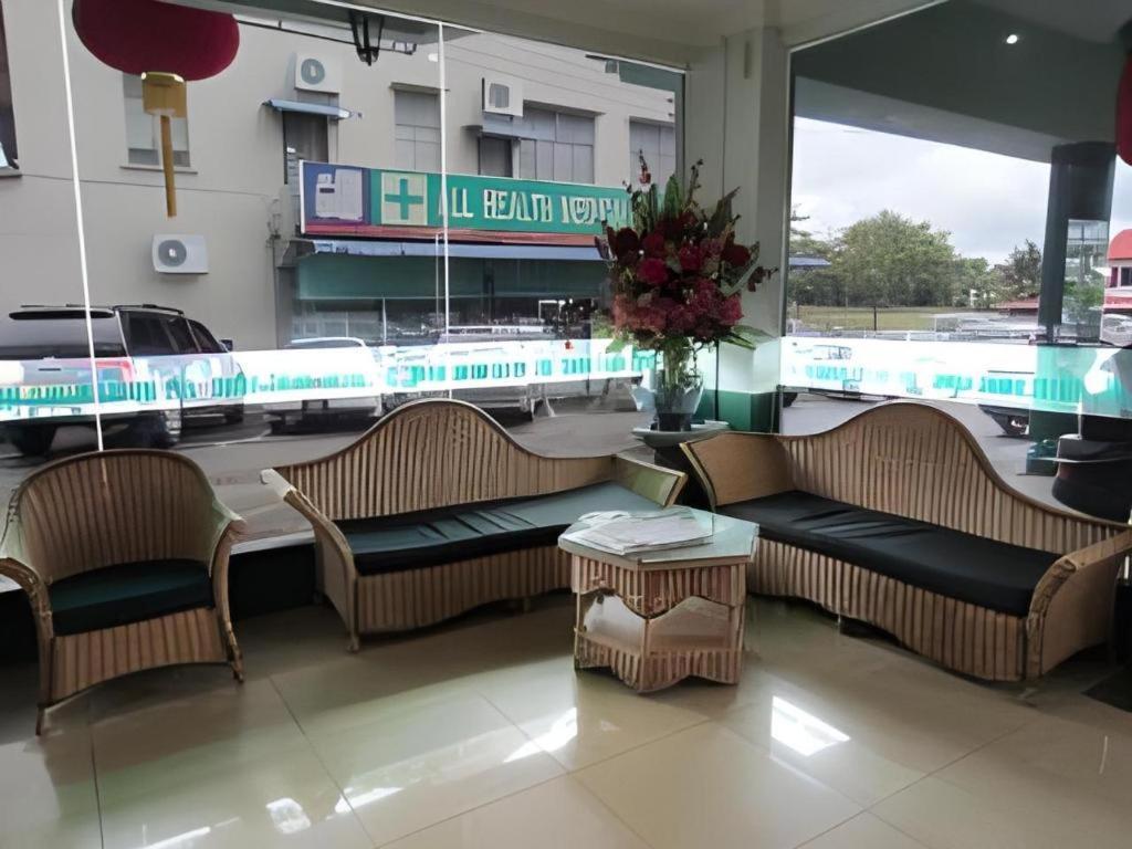 Hotel Hung Hung Kuching Exterior photo